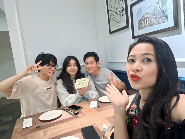 Vợ chồng Trọng Tấn đủ nếp đủ tẻ, hai con ngoan ngoãn, giỏi giang.