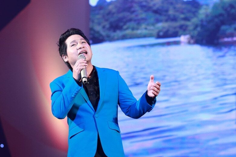Nam ca sĩ được khán giả ưu ái gọi là ông hoàng nhạc đỏ.