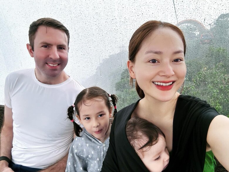 Lan Phương có 2 cô con gái với chồng người Anh.