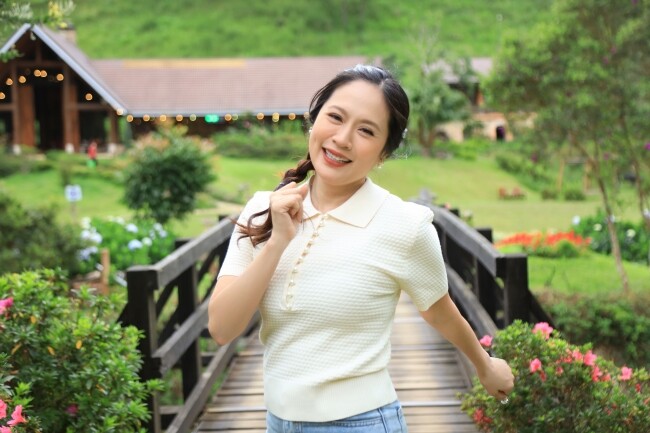 Ở tuổi U50, Thanh Thúy vẫn giữ được vẻ đẹp trẻ trung, tươi tắn.