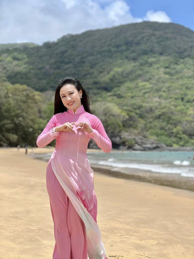 BTV Hoài Anh có ông ngoại là Đại tá.