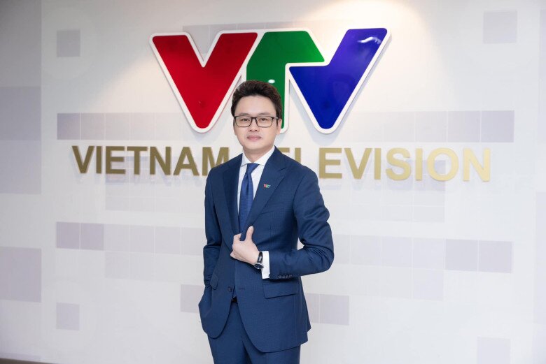 BTV Hữu Bằng được nhiều khán giả bởi phong cách dẫn chững chạc, lịch lãm.