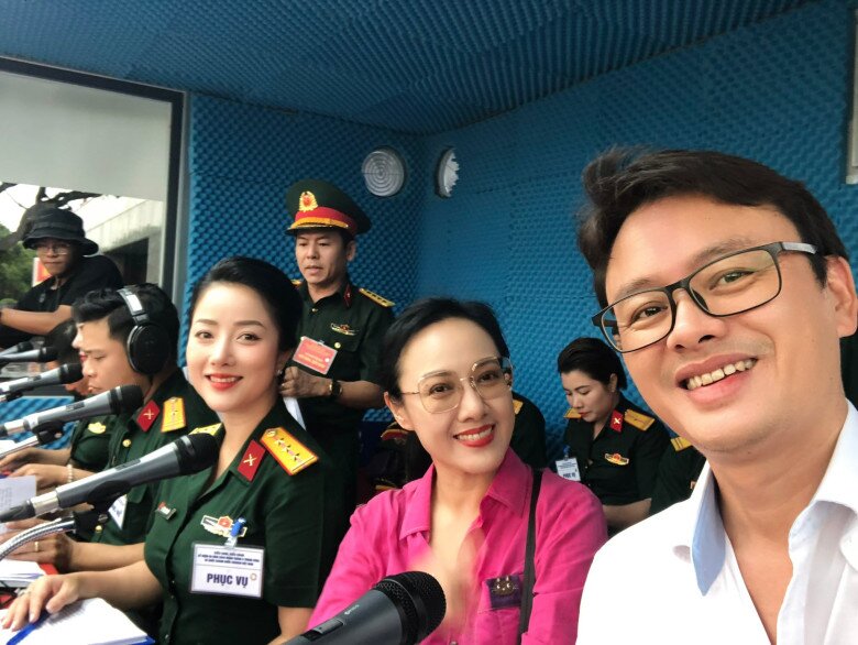 BTV Hoài Anh biết ơn vì được các Thủ trưởng và đồng nghiệp trong tổ Thuyết minh giúp đỡ.