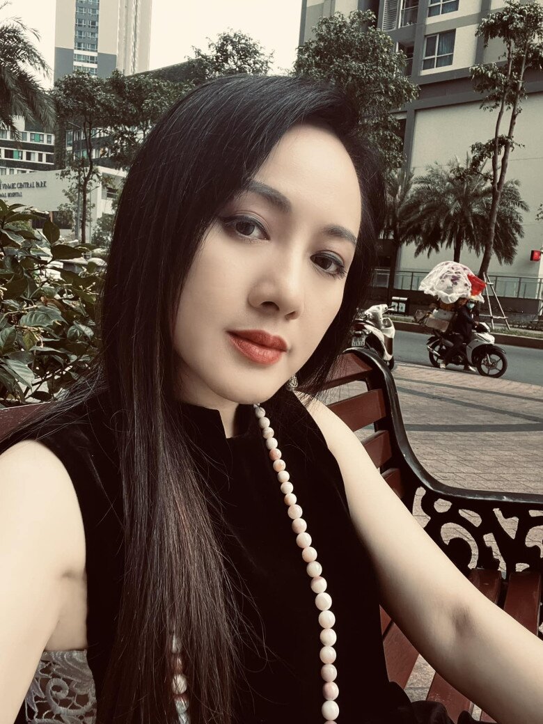 Nữ BTV khiến dân tình trầm trồ bởi xuất thân gia thế “khủng”.