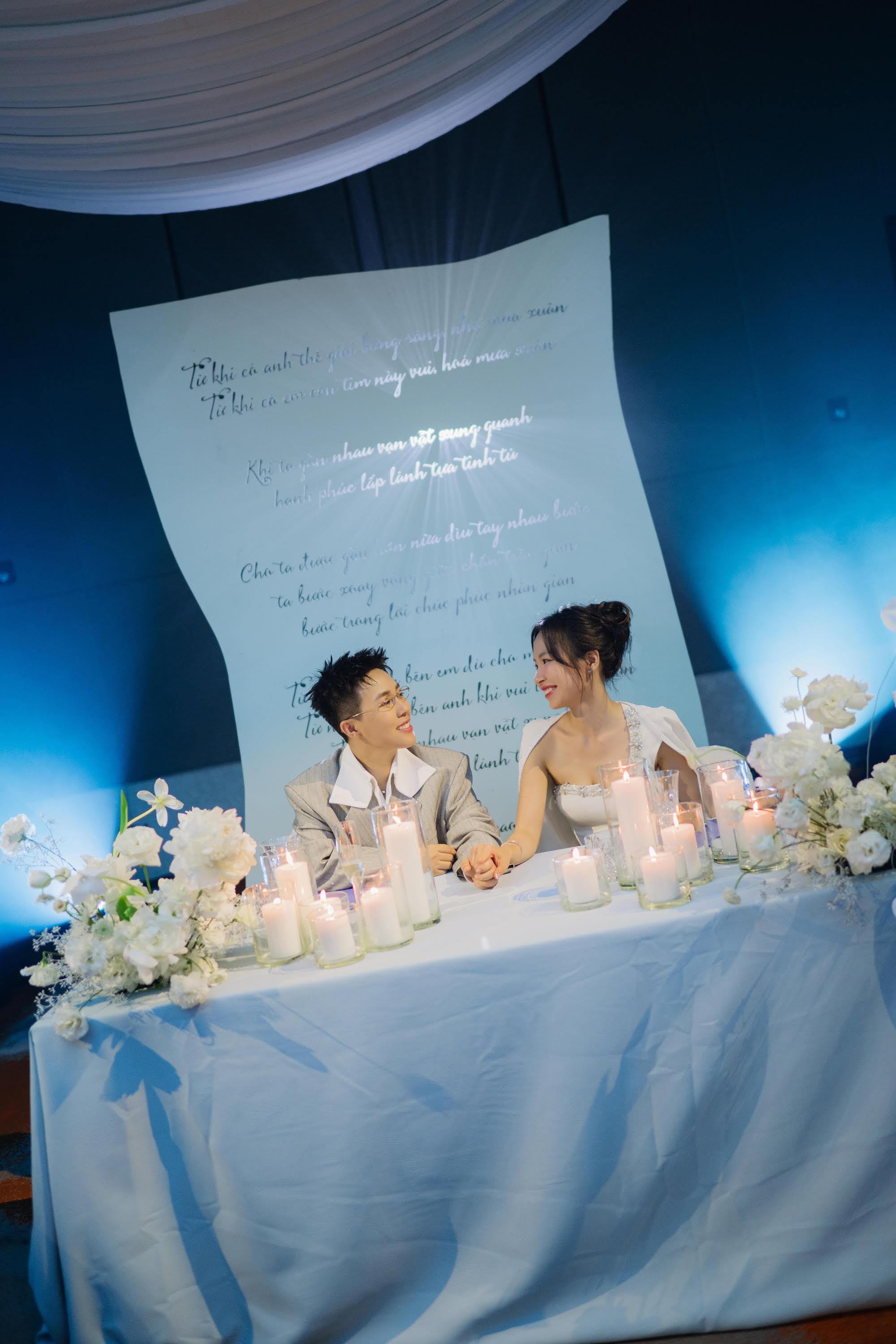 Cả 2 được nhận xét vô cùng đẹp đôi trong ngày cưới.