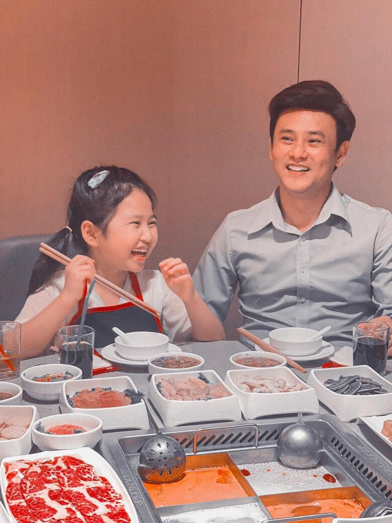 Ưng Đại Vệ làm bố đơn thân, gặp nhiều khó khăn trong việc nuôi dạy con gái.