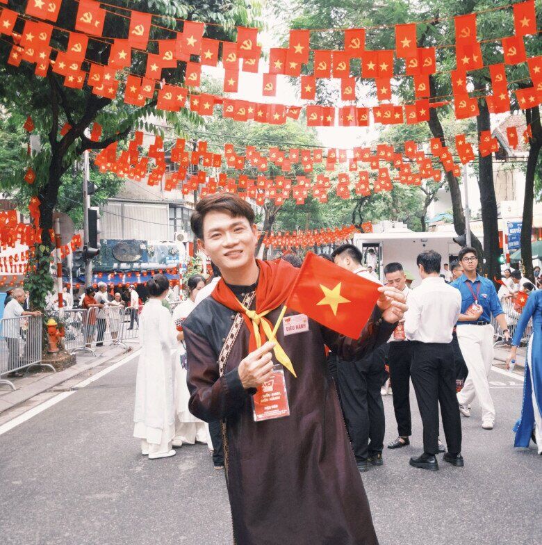 Tuấn Cry cũng là một trong những rapper vinh dự được góp mặt vào đội hình diễu hành A80.