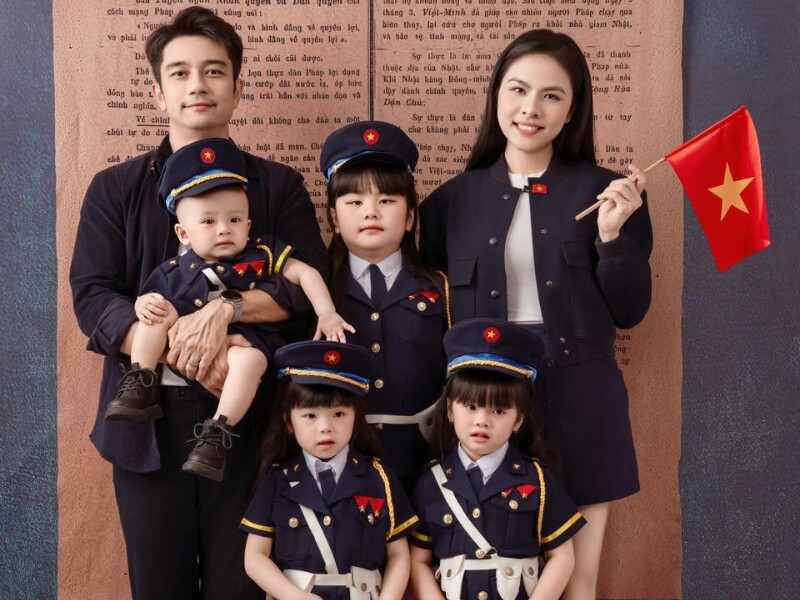 Năm 2016, Vân Trang kết hôn với doanh nhân Việt kiều Lê Hữu Quân. Hiện tại, cặp đôi đã có với nhau 4 người con, lần lượt là: Lê Quyên (Queenie, sinh năm 2016), cặp song sinh Lê Quỳnh - Lê Quí (Quinisha và Quianna, sinh năm 2021) và quý tử Quintin (sinh năm 2024). 