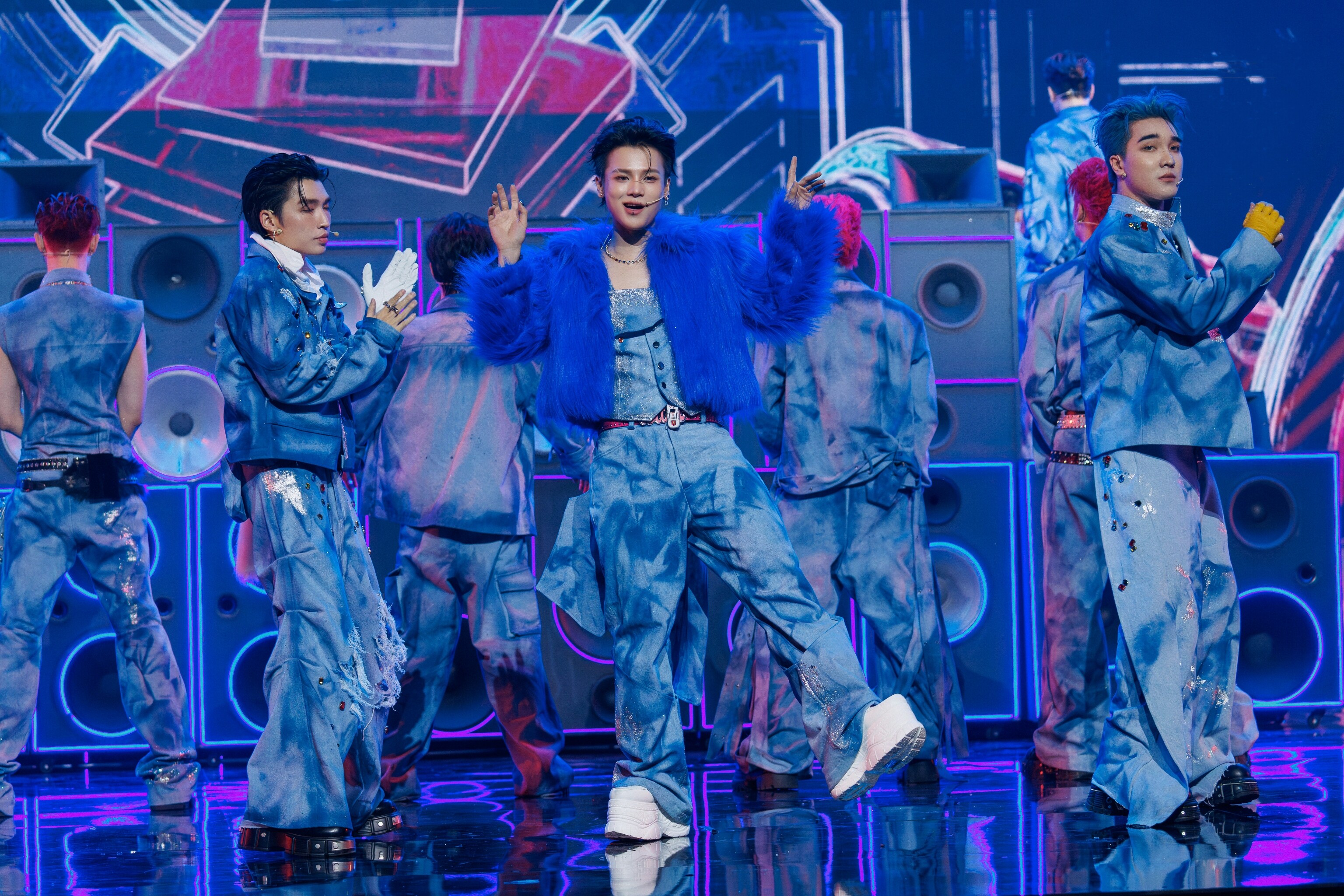 Phần trình diễn của Liên quân 1 được khen ngợi bởi chia thời lượng biểu diễn đồng đều.