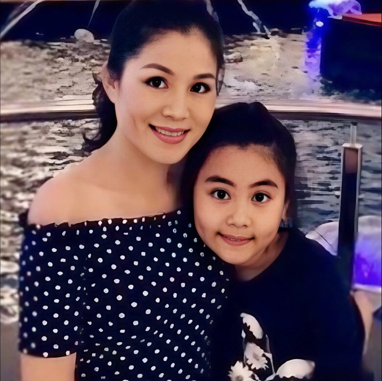 Hạt Dẻ được nhận xét giống hệt mẹ doanh nhân quyền lực.