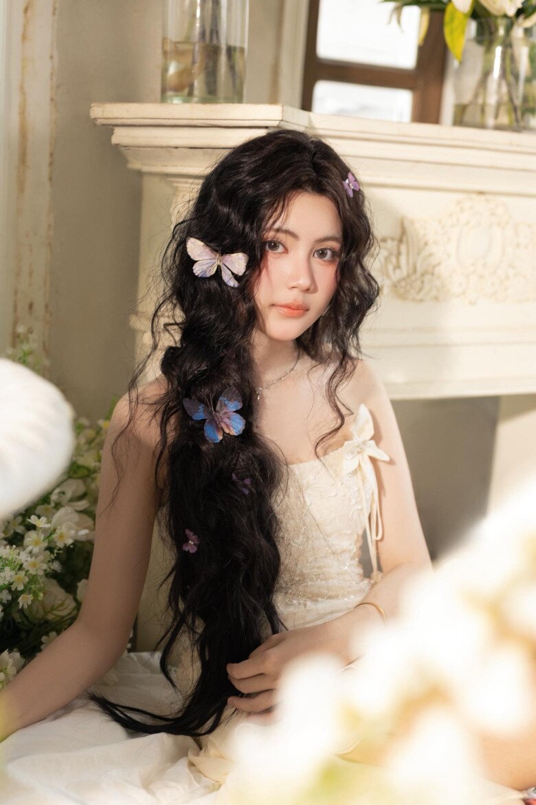 Bộ ảnh kỷ niệm tuổi 17 của con gái Quyền Linh nhận được nhiều lời khen ngợi.
