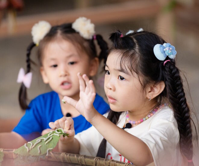Con gái Trung Ruồi gây bất ngờ bởi tính cách gan dạ.
