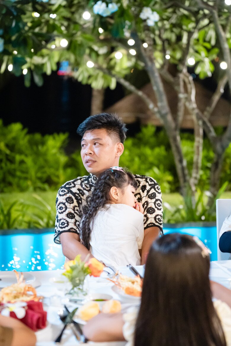 Đây là lần hiếm hoi Trung Ruồi phải 1 mình chăm sóc ái nữ khi bé bị bệnh.