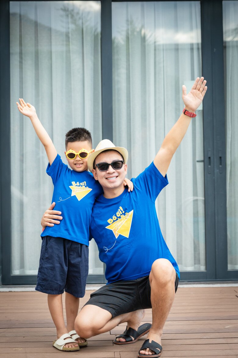 Thái Hòa vui vì con trai học được sự yêu thương và chia sẻ.