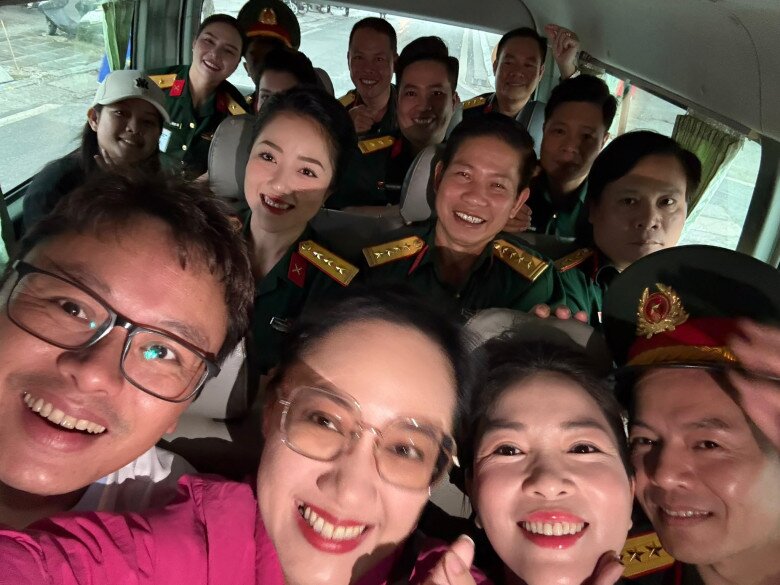 Btv hoài anh bùng nổ nhan sắc khi đứng cùng thượng úy lê hoàng hiệp là mỹ nhân thắng đậm nhất mùa lễ a80 - 7