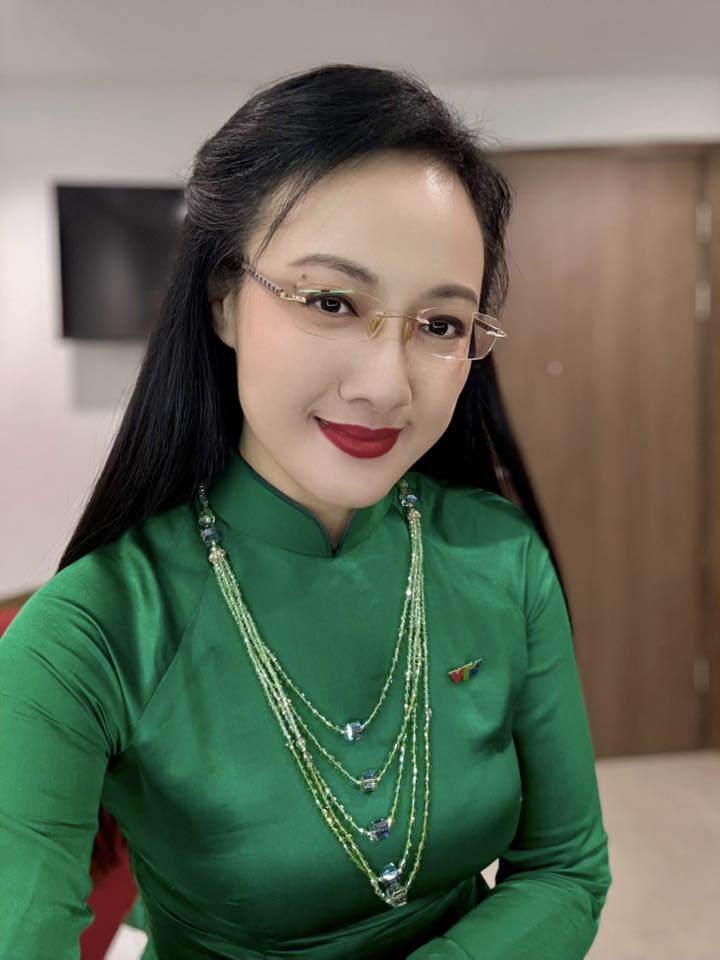 Btv hoài anh nghẹn ngào khi nhắc về bản tin thời sự 19h nhớ sự cố rớt bông tai trên sóng trực tiếp - 8