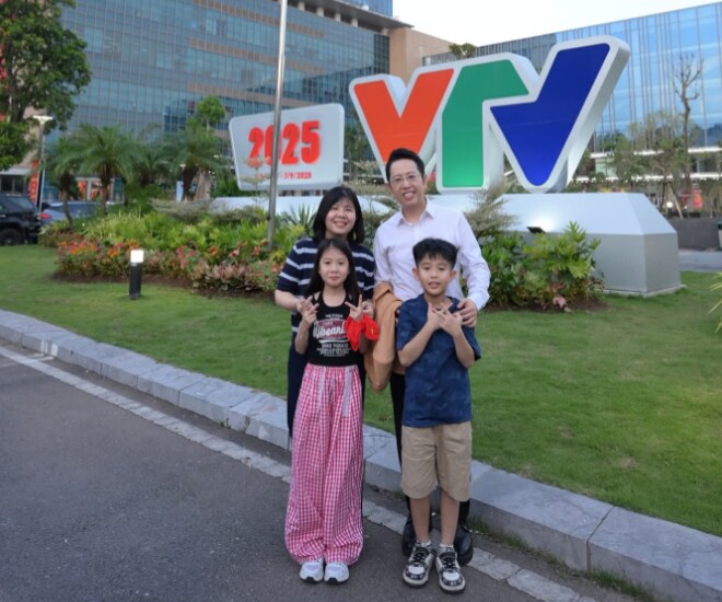 Btv vtv có bố là giáo sư toán học khoe gia đình đủ nếp tẻ 2 con gương mặt xán lạn hưởng gen bố mẹ - 1