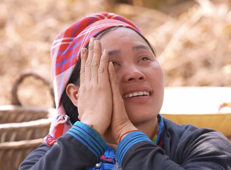 Khi bão đi qua, người dân lại kiên cường sống tiếp, lao động và giữ rừng.