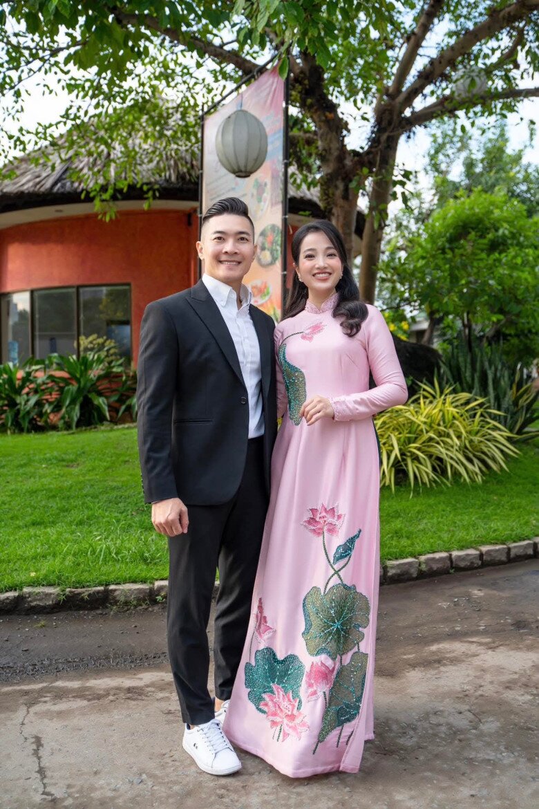 Hồng Phượng và Quốc Cơ có cuộc sống hôn nhân hạnh phúc.