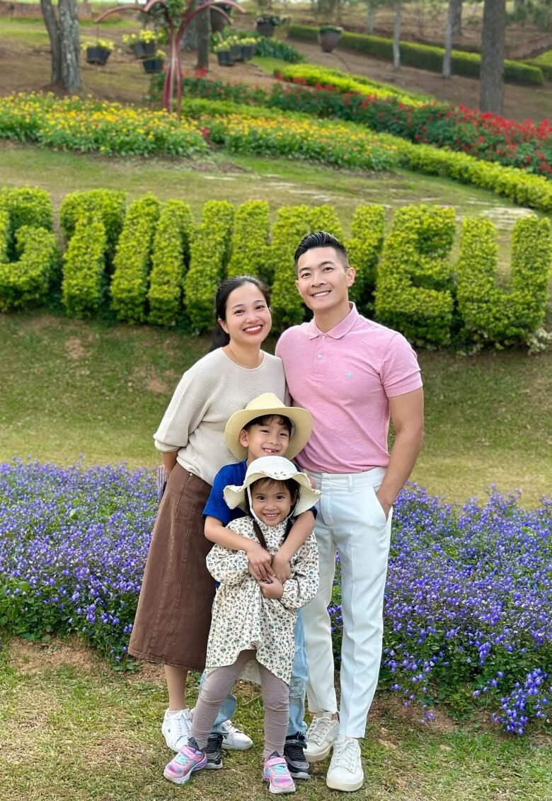 2 con “đủ nếp đủ tẻ” của Quốc Cơ và Hồng Phượng.