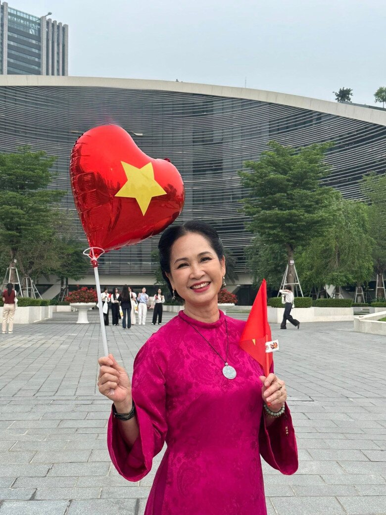 NSND Lan Hương từng tham gia diễu hành vào dịp lễ kỷ niệm lớn cách đây 20 năm.