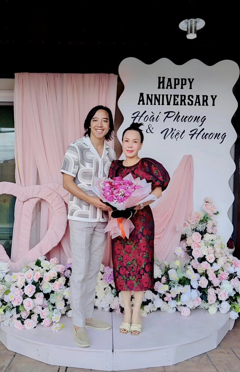 Vợ chồng Việt Hương và Hoài Phương tổ chức kỷ niệm 19 năm bên nhau.