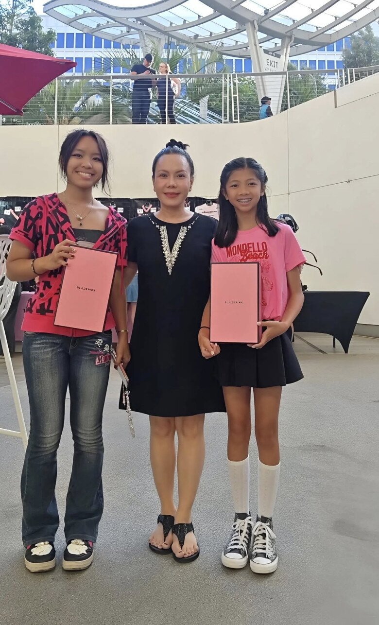 Việt Hương đưa con gái đi xem concert BLACKPINK ở Mỹ.