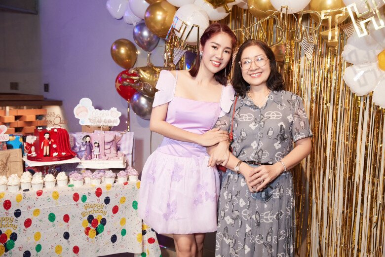 Nữ diễn viên thừa hưởng nhiều nét đẹp từ mẹ ruột.