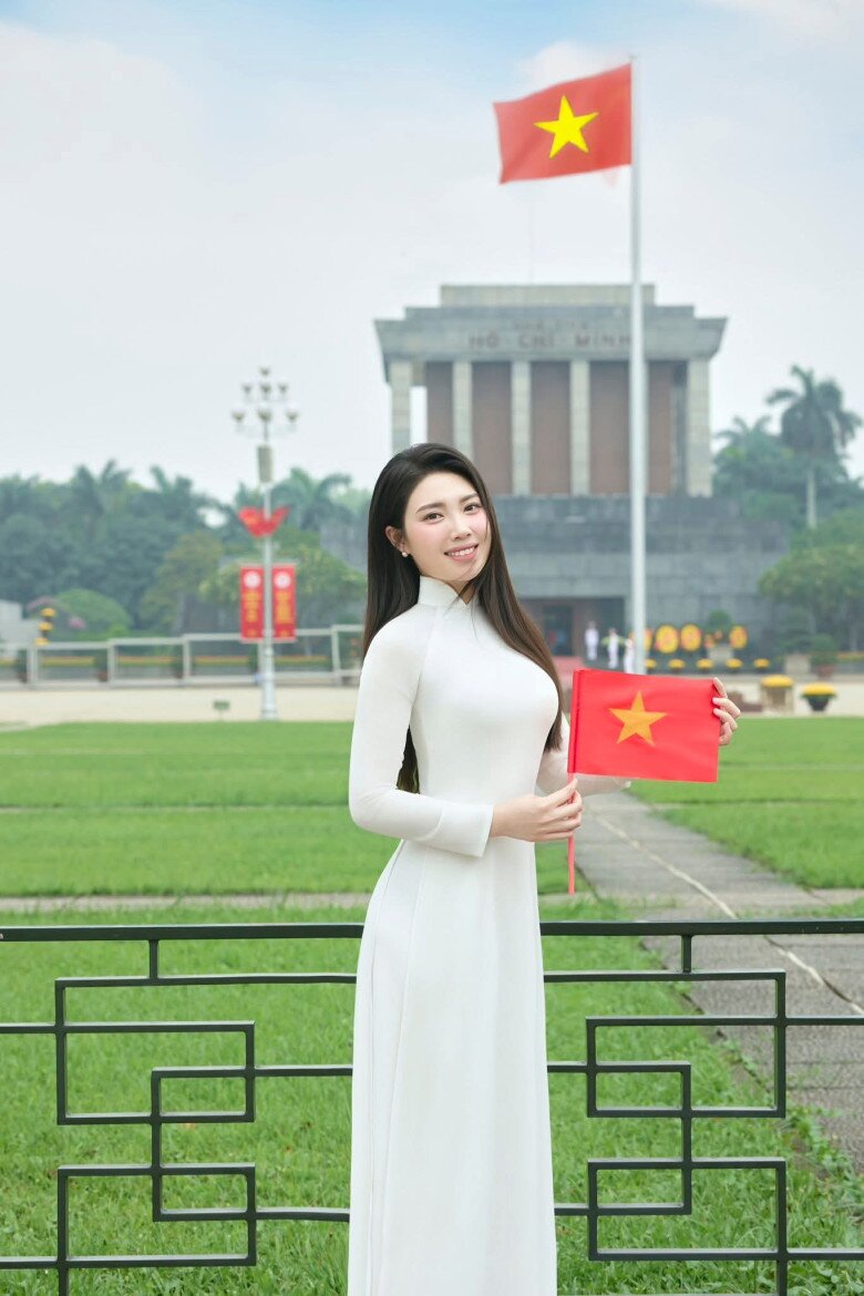 Nhan sắc xinh đẹp của nữ BTV sinh năm 1996.