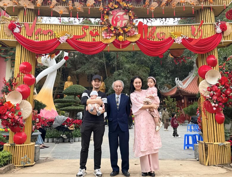 Gia đình hạnh phúc của BTV Xuân Anh.