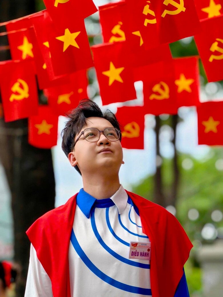 Nam BTV thường xuyên chia sẻ những kỷ niệm tập luyện diễu hành lên mạng xã hội.