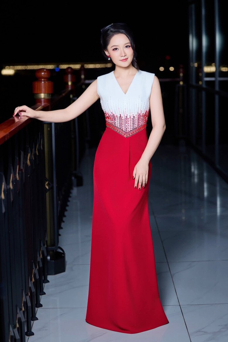 BTV Thu Hà hiện là mẹ bỉm sữa, sắc vóc xinh đẹp.