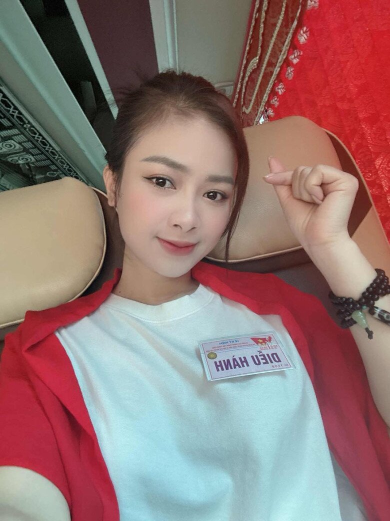 Tham gia buổi sơ duyệt A80, Dương Hoàng Yến cho biết bản thân rất vinh dự và xúc động. Nữ ca sĩ chia sẻ: Sau hơn 2 tháng kể từ ngày nhận lời mời, hôm nay cuối cùng cũng đến ngày mình háo hức đến với buổi sơ duyệt đầu tiên của khối. Tuy nhiên, sau đó cô đã khiến dân tình dở khóc dở cười bởi khoảnh khắc đi lạc vào khối Thiếu nhi.