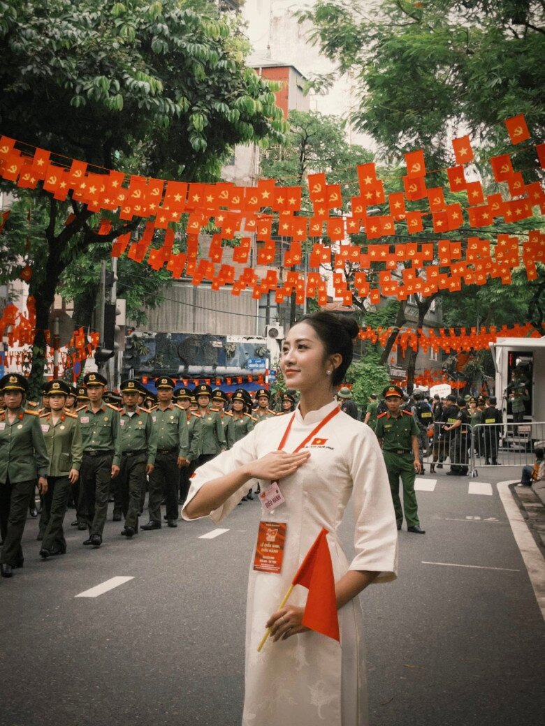 Hoa hậu Việt Nam 2024 Hà Trúc Linh bày tỏ niềm tự hào, vinh dự khi được là một phần trong dịp kỷ niệm đại lễ thiêng liêng của Tổ quốc.