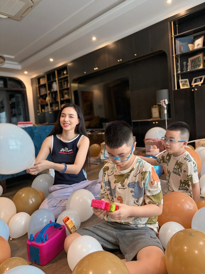 Nữ diễn viên tự tay làm hết các công đoạn trang trí.