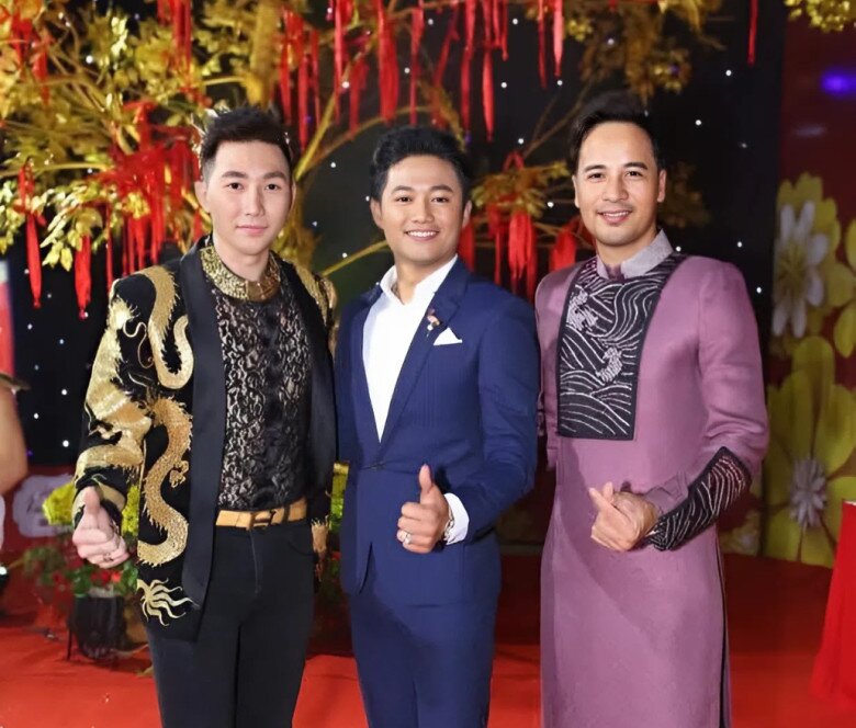 Đoàn Minh Tài xúc động khi trong 4 tháng, liên tục tiễn đưa 2 người bạn thân rời cõi tạm.
