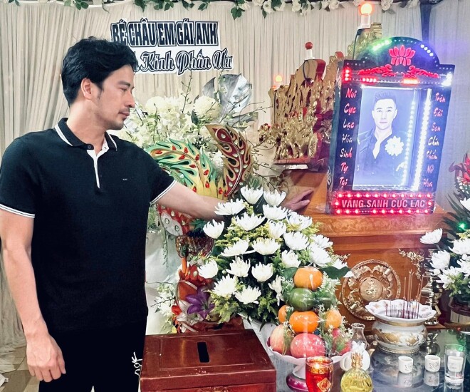 Diễn viên Đoàn Minh Tài nhói lòng khi về Cà Mau viếng tang người bạn thân.