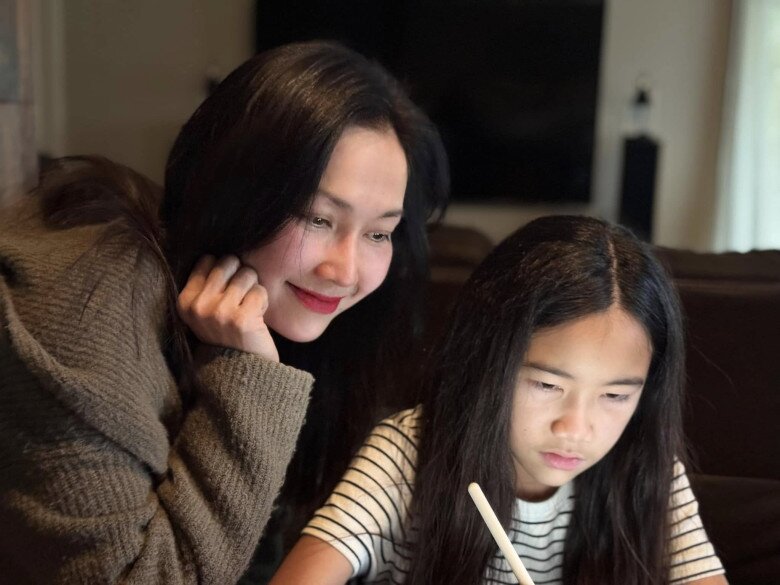 Nữ diễn viên dành nhiều thời gian để chăm sóc gia đình và con cái.