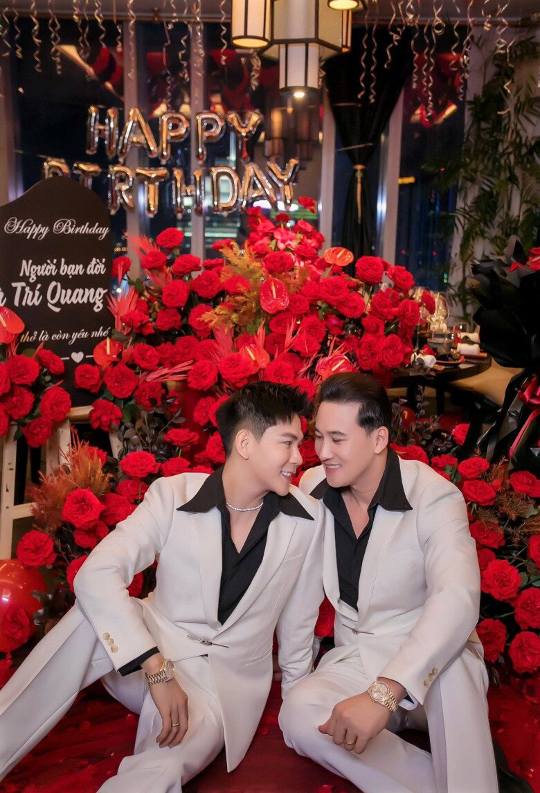 Thanh Đoàn tổ chức tiệc sinh nhật hoành tráng dành cho Hà Trí Quang.
