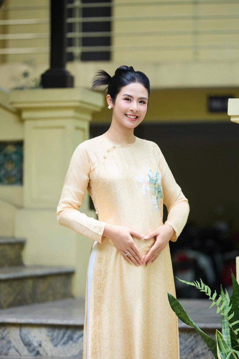 Người đẹp giữ ngoại hình rạng rỡ, trẻ trung khi mang thai ở tuổi U40.