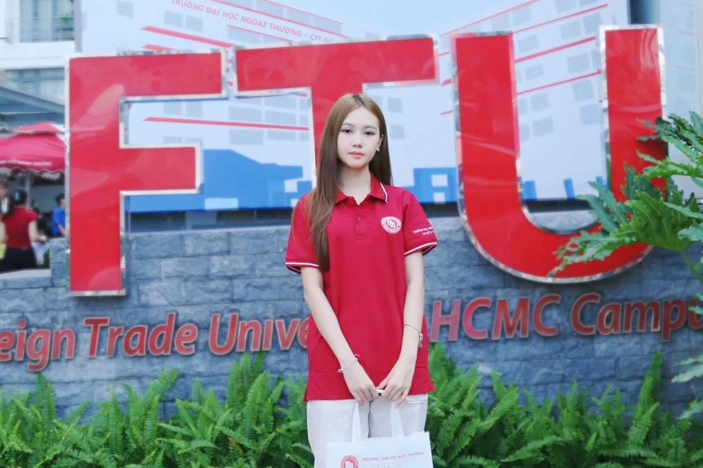 Nữ ca sĩ nộp hồ sơ vào 3 trường đại học và đều được nhận.