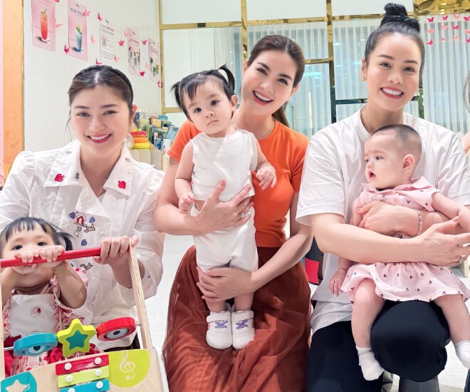 Hội bạn thân Kha Ly, Thanh Trúc và Nhật Kim Anh đều làm mẹ bỉm của các ái nữ đáng yêu.