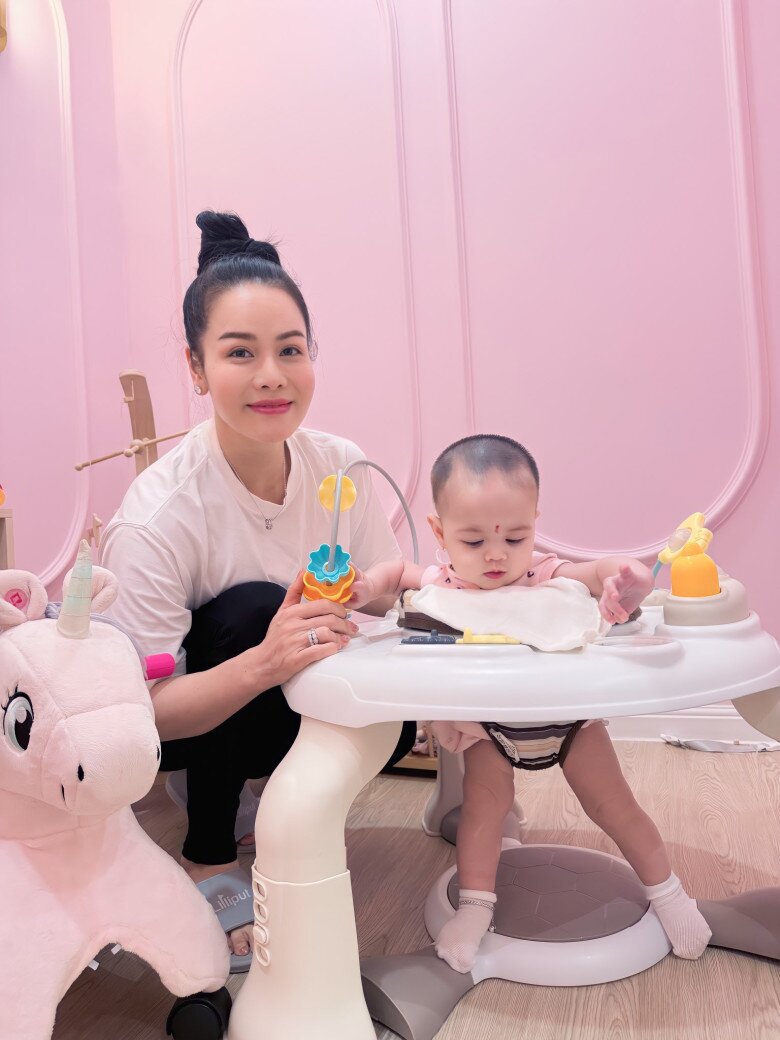 Nhật Kim Anh sang Thái Lan làm IVF, sinh con gái mang dòng máu lai.