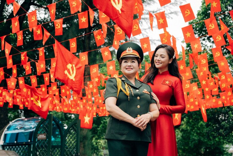 Hội mẹ bỉm tham gia diễu hành a80 vân trang đưa theo con gái từ miền nam ra bắc thu quỳnh được dẫn đầu khối - 10