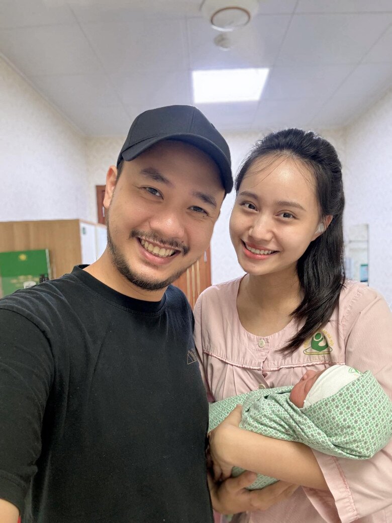 Hội mẹ bỉm tham gia diễu hành a80 vân trang đưa theo con gái từ miền nam ra bắc thu quỳnh được dẫn đầu khối - 21