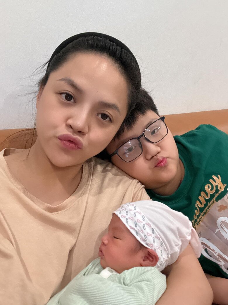 Hội mẹ bỉm tham gia diễu hành a80 vân trang đưa theo con gái từ miền nam ra bắc thu quỳnh được dẫn đầu khối - 11