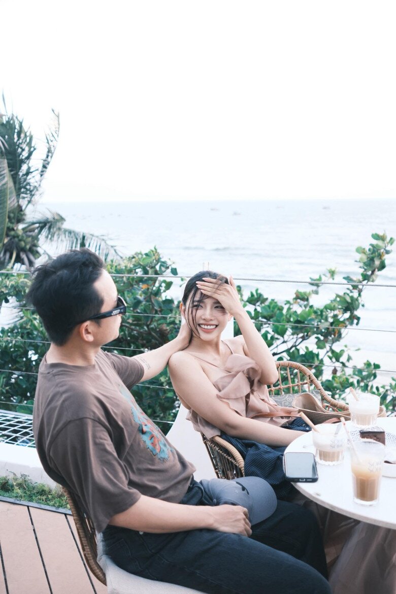 Khánh Vy khéo léo phản bác tin đồn yêu Phan Mạnh Quỳnh vì tiền.