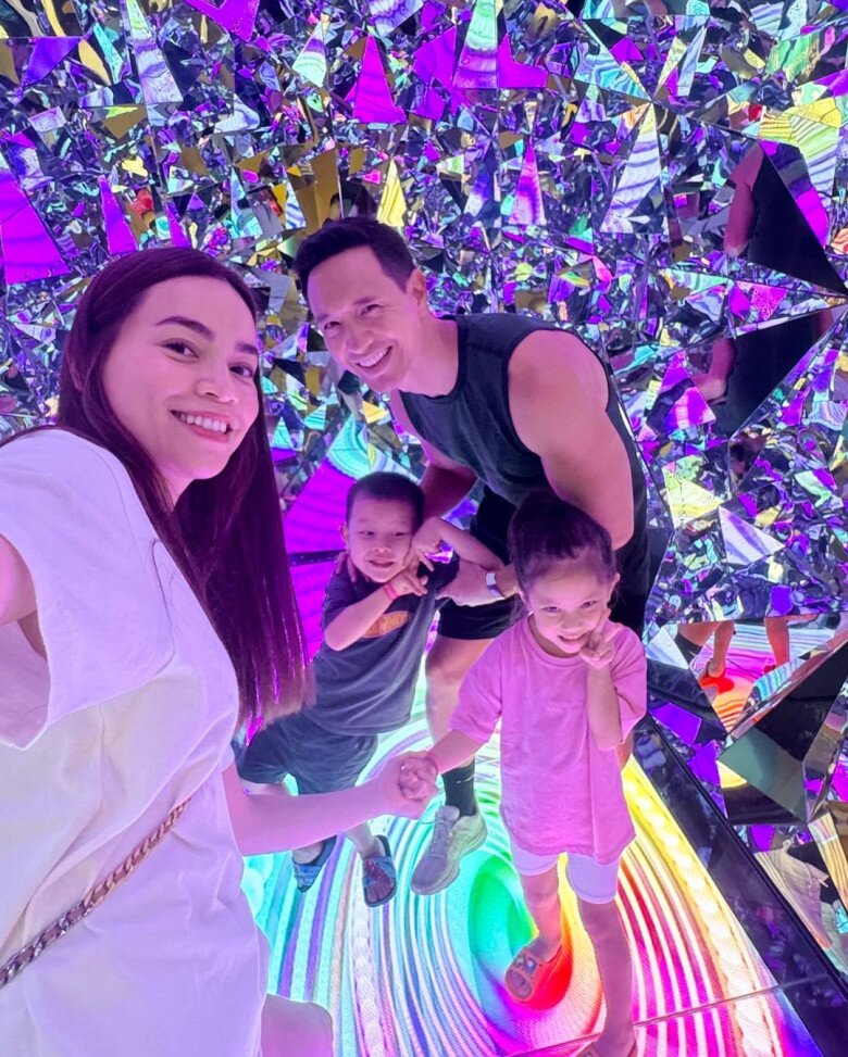 Kim Lý được con gái yêu cầu nói tiếng Việt.