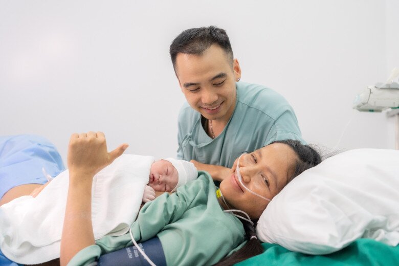 H’Hen Niê hướng đến hình ảnh người mẹ tích cực, luôn tràn đầy hạnh phúc.