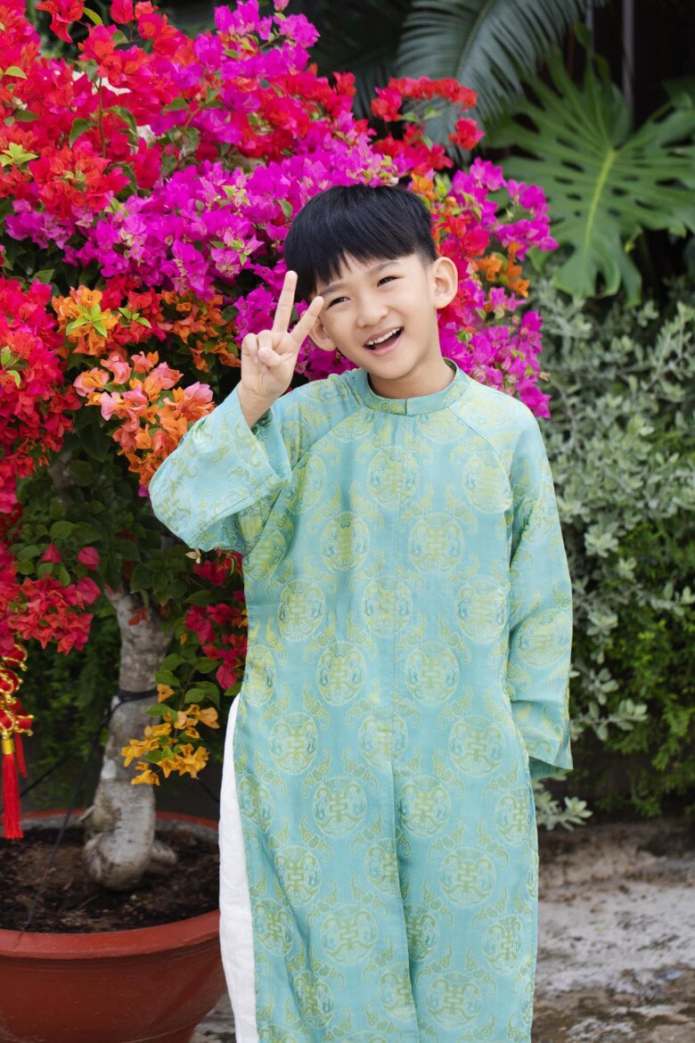 Con trai Thúy Diễm và Lương Thế Thành có tính cách lanh lợi, thông minh.